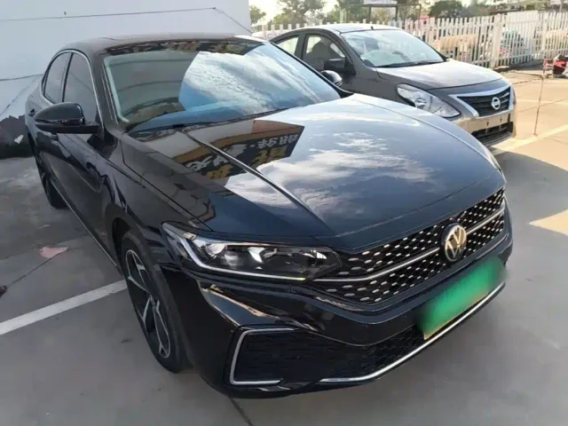 Volkswagen Passat — Фото автомобиля 3