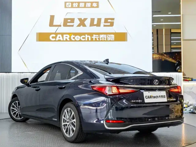 Lexus ES — Фото автомобиля 6