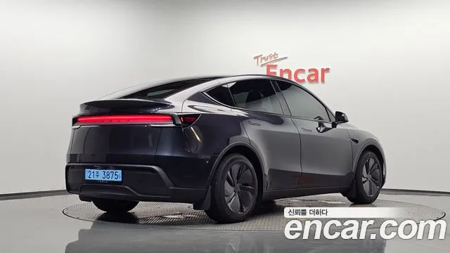 Фотография автомобиля — Tesla Model Y