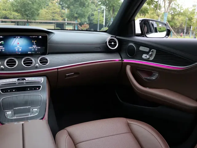 Mercedes-Benz E-Class — Фото автомобиля 19