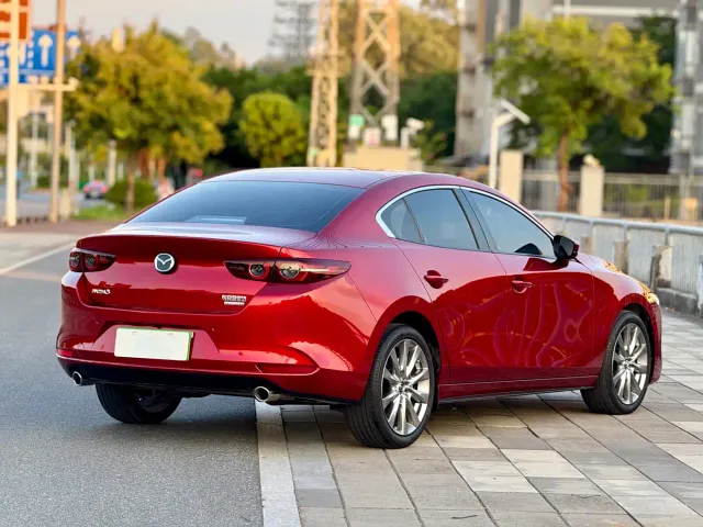 Mazda Axela — Фото автомобиля 6