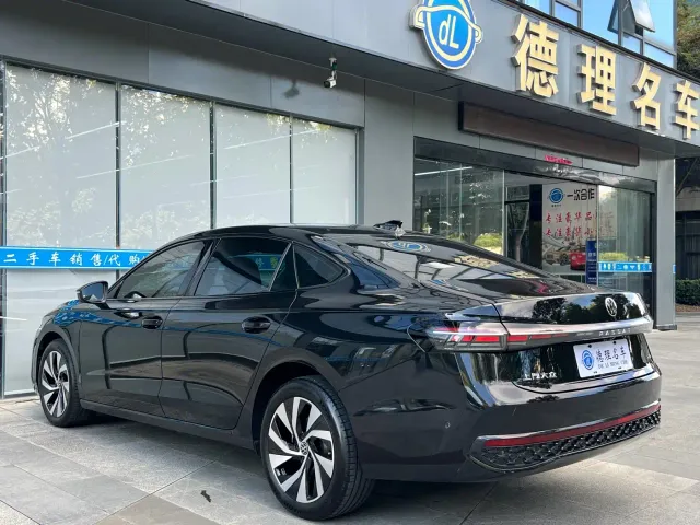 Volkswagen Passat — Фото автомобиля 18