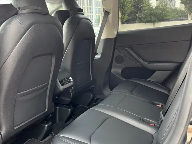 Tesla Model Y — Фото автомобиля 12