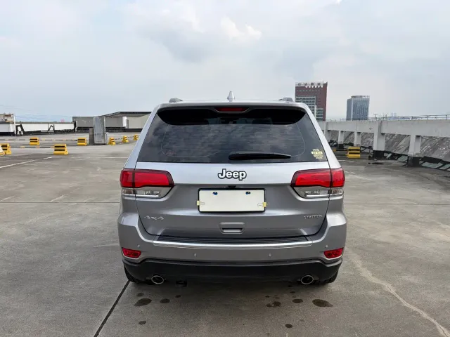 Jeep Grand Cherokee — Фото автомобиля 6