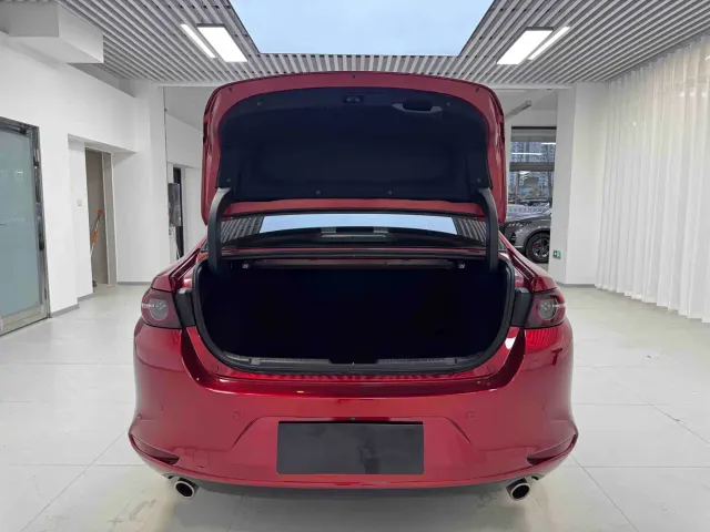 Mazda Axela — Фото автомобиля 20