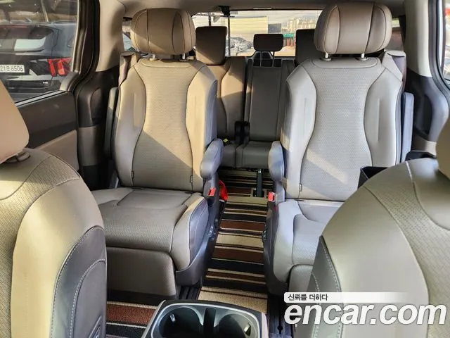 Kia Carnival Generation 4 — Фото автомобиля 8