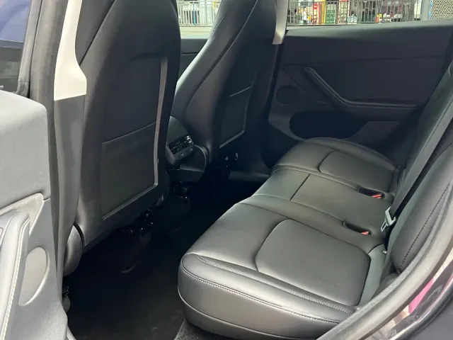 Tesla Model Y — Фото автомобиля 10
