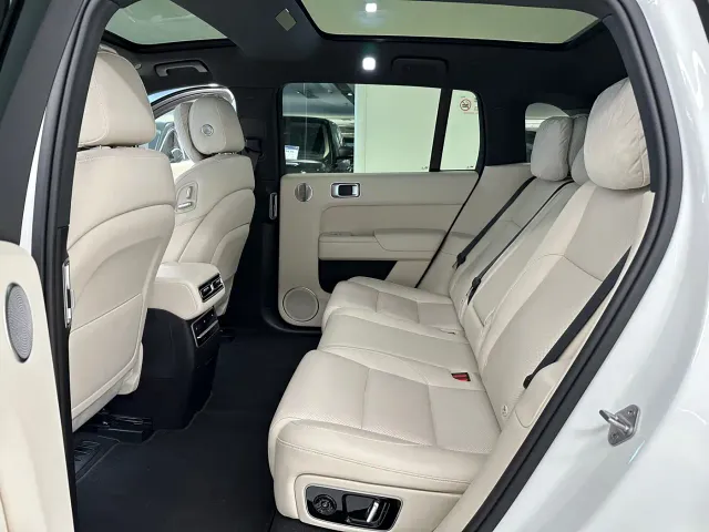 Li Auto L7 — Фото автомобиля 14