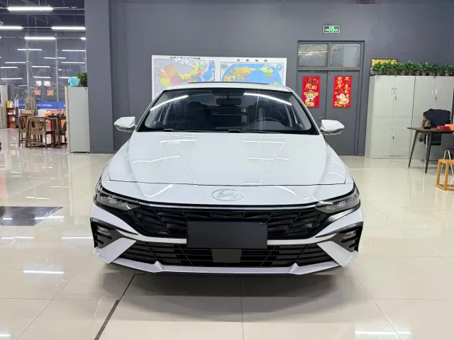 Hyundai Elantra — Фото автомобиля 2