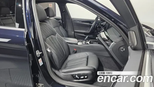 BMW 5 Series G30 — Фото автомобиля 16