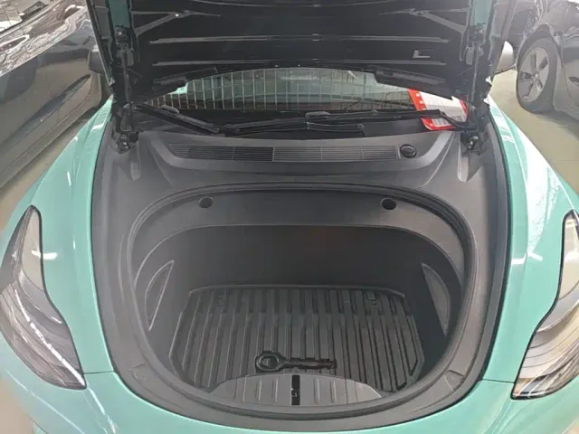 Tesla Model 3 — Фото автомобиля 19