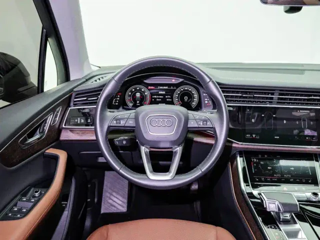 Audi Q7 — Фото автомобиля 11
