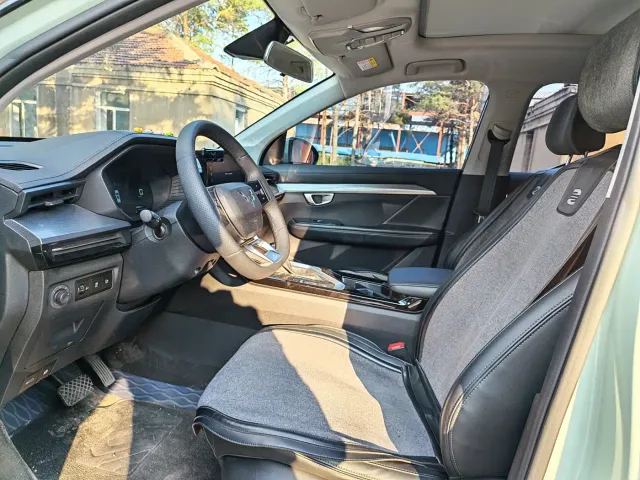 Wuling Asta — Фото автомобиля 4
