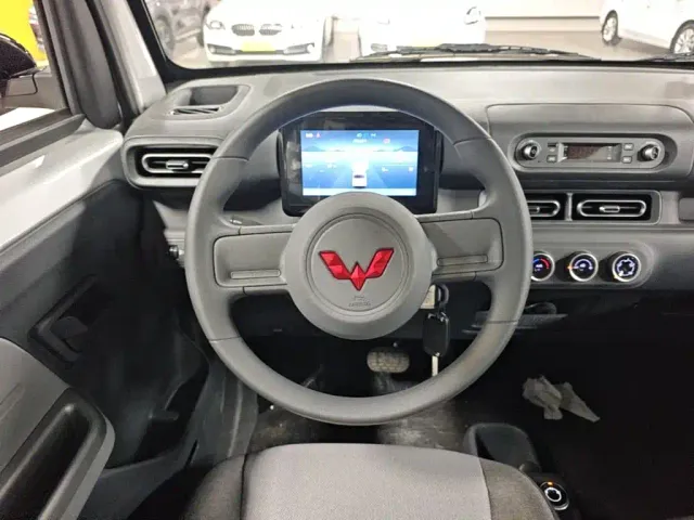 Wuling Zhiguang NEV — Фото автомобиля 10