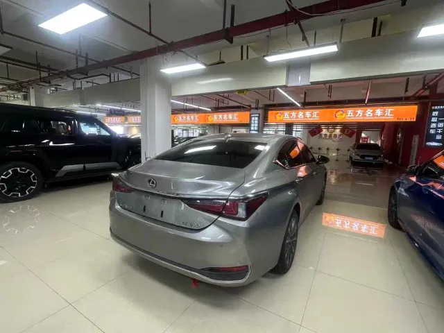 Lexus ES — Фото автомобиля 4