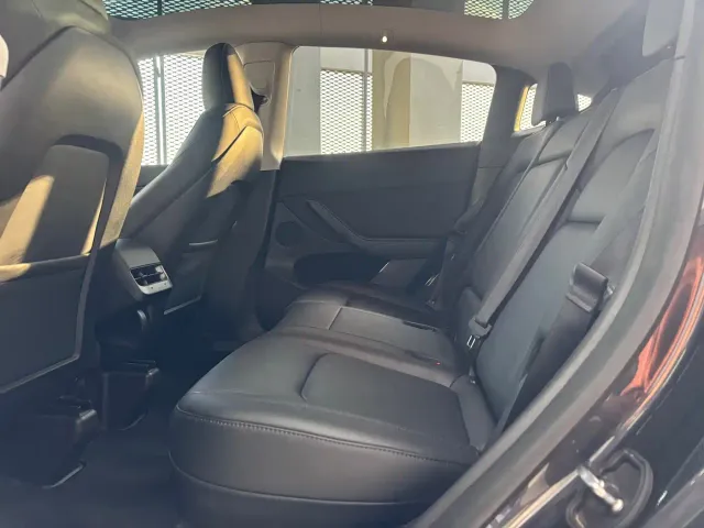 Tesla Model Y — Фото автомобиля 8