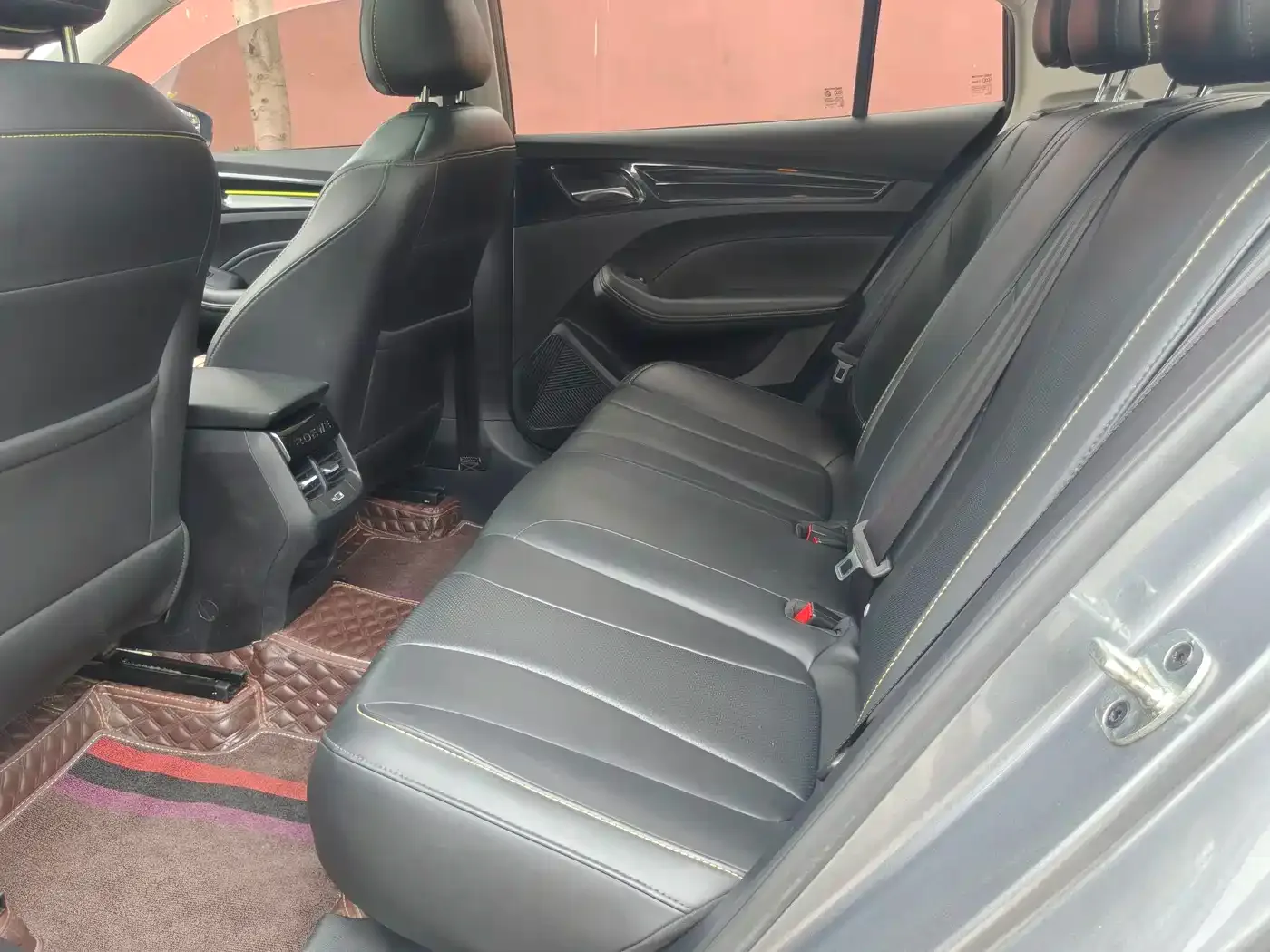 Roewe Roewe i5 2021 1.5L Manual Platinum Edition — Фото автомобиля 15