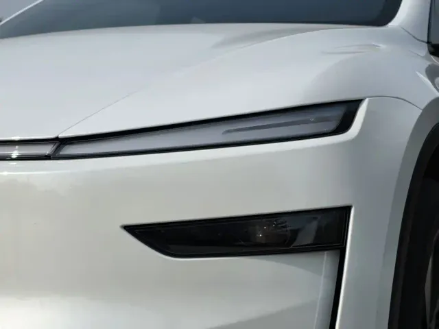 Tesla Model Y — Фото автомобиля 17