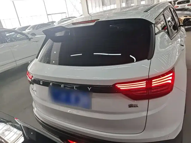 Geely Binyue — Фото автомобиля 5