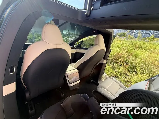 Tesla Model X — Фото автомобиля 15