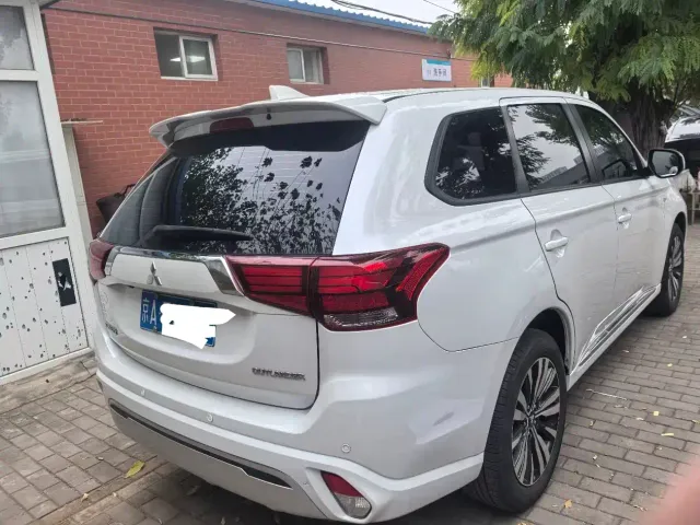 Mitsubishi Outlander — Фото автомобиля 6