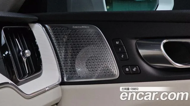 Volvo XC60 Generation 2 — Фото автомобиля 29