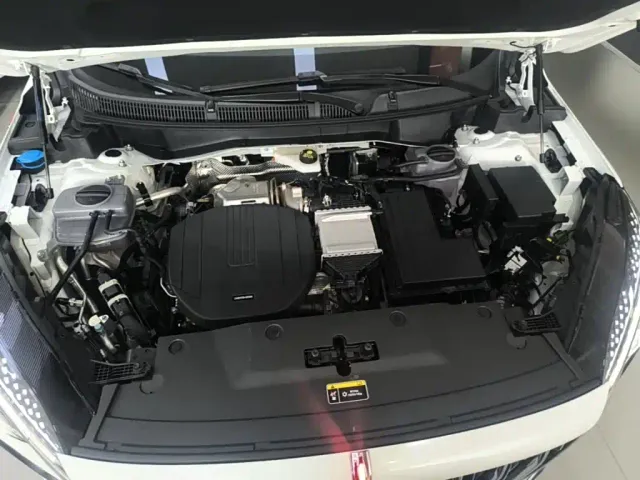 Hongqi HS3 PHEV — Фото автомобиля 19