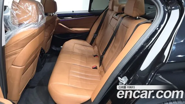 BMW 5 Series G30 — Фото автомобиля 17