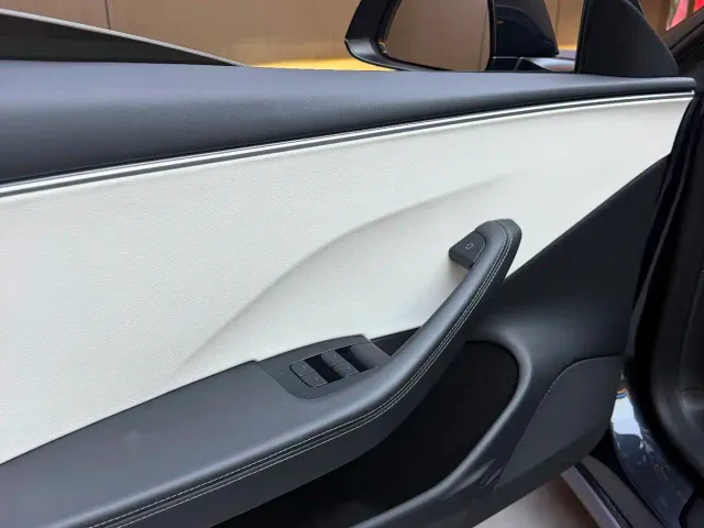 Tesla Model 3 — Фото автомобиля 14