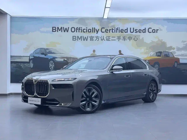 Фотография автомобиля — BMW i7