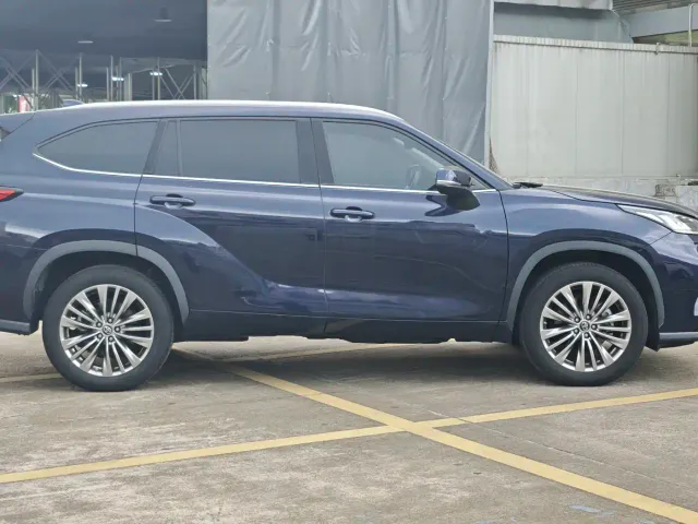 Toyota Highlander — Фото автомобиля 4