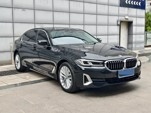 BMW 5 Series — Фото автомобиля 3