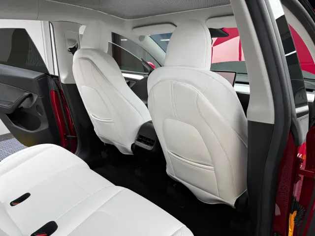 Tesla Model Y — Фото автомобиля 19