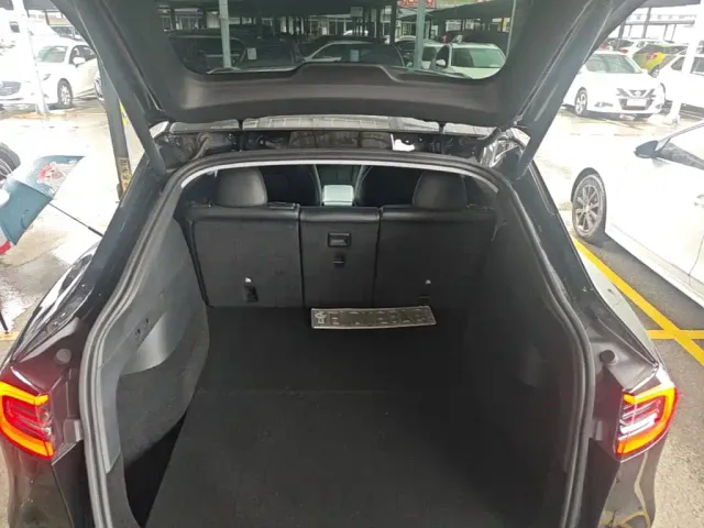 Tesla Model Y — Фото автомобиля 18