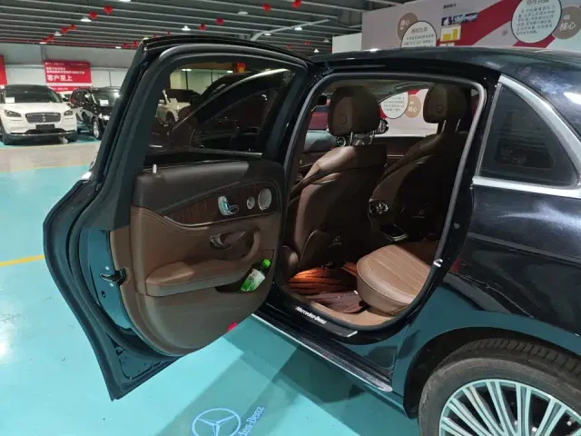 Mercedes-Benz E-Class — Фото автомобиля 3