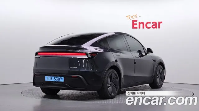 Tesla Model Y — Фото автомобиля 2