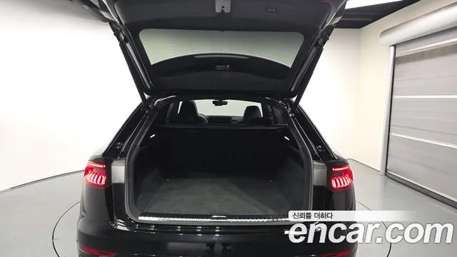 Audi Q8 50 TDI quattro Premium — Фото автомобиля 20