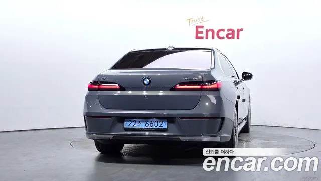 BMW i7 G70 — Фото автомобиля 4
