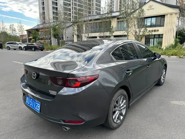 Mazda Axela — Фото автомобиля 9