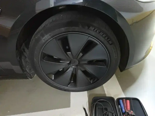 Tesla Model 3 — Фото автомобиля 24
