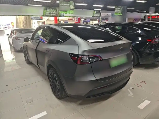 Tesla Model Y — Фото автомобиля 4