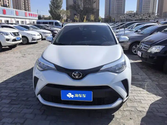 Toyota C-HR — Фото автомобиля 2