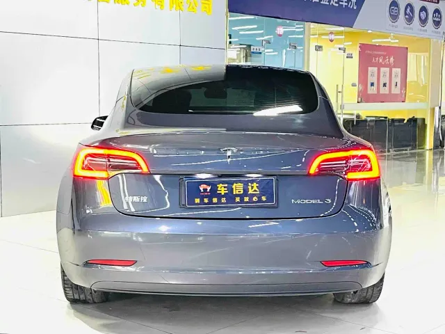 Tesla Model 3 — Фото автомобиля 4