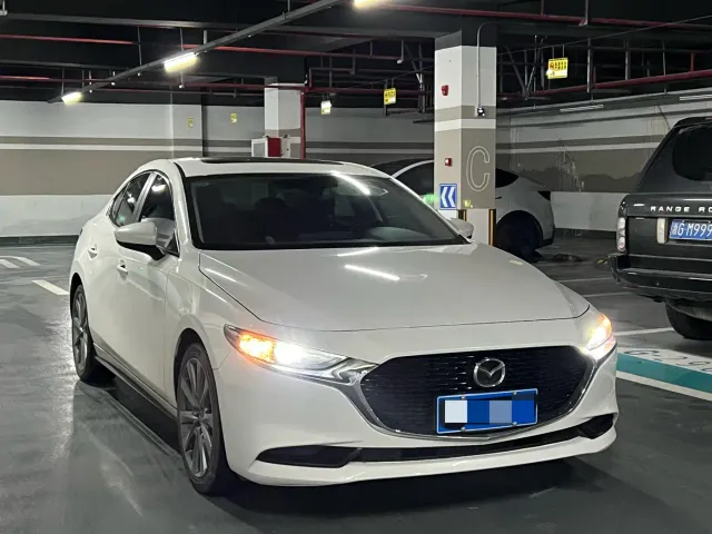 Mazda Axela — Фото автомобиля 3