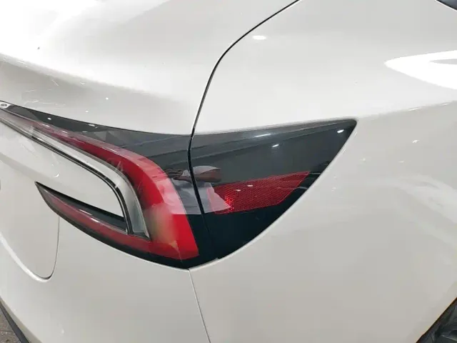 Tesla Model 3 — Фото автомобиля 7