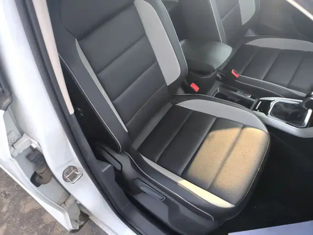 Volkswagen T-Roc — Фото автомобиля 24