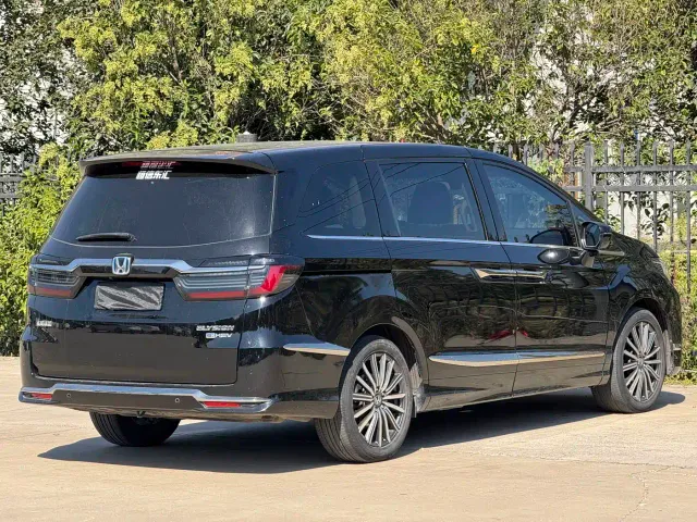 Honda Elysion — Фото автомобиля 7