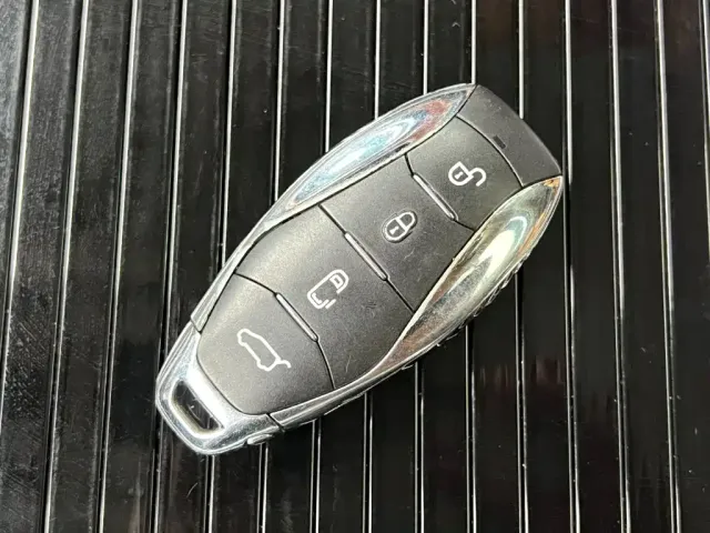 Hongqi Hongqi HQ9 2023 2.0T Smart Connect Flag Enjoy Edition — Фото автомобиля 20