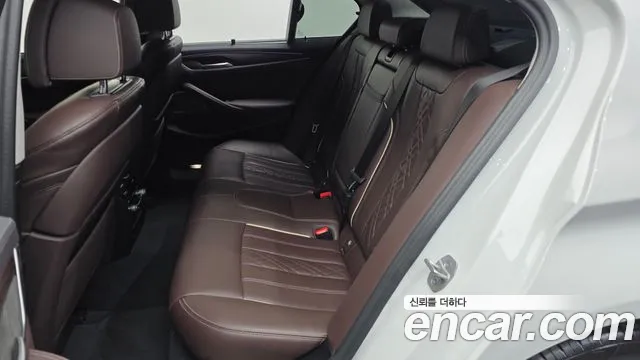 BMW 5 Series G30 — Фото автомобиля 16