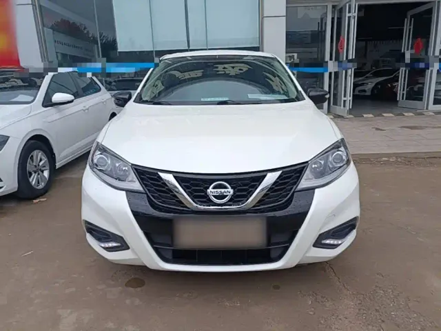 Nissan Tiida — Фото автомобиля 2